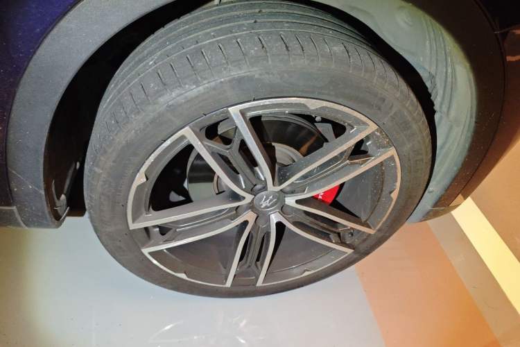 Used Maserati Levante 2018 3.0T Standard Edition Right Front Wheel Hub