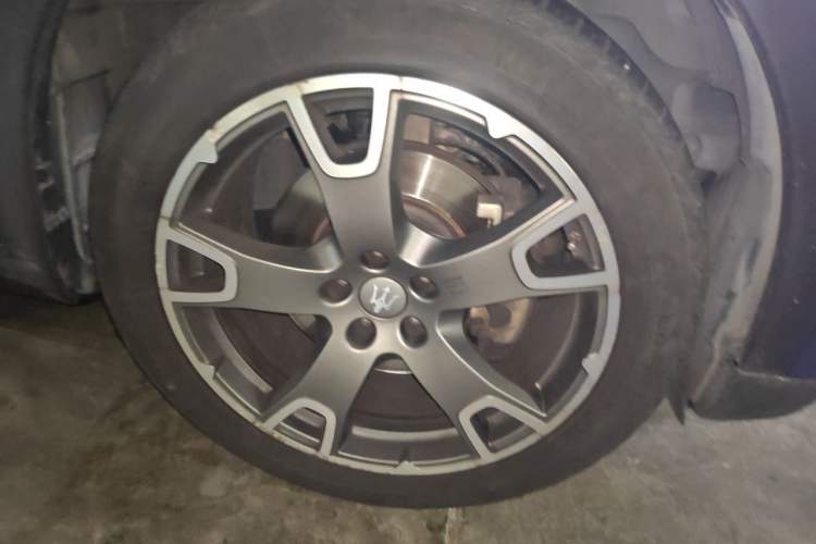 Used Maserati Levante 2018 3.0T Sport Edition Right Front Wheel Hub