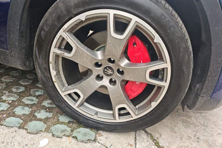 Used Maserati Levante 2018 3.0T Classic Edition Right Front Wheel Hub