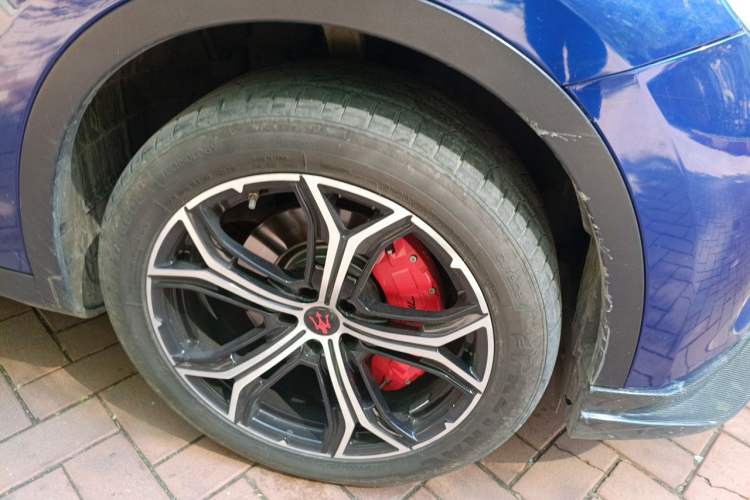 Used Maserati Levante 2018 3.0T Standard Edition Right Front Wheel Hub