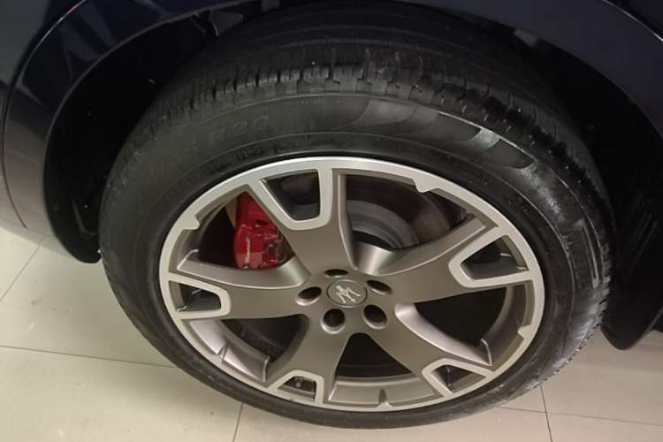 Used Maserati Levante 2018 3.0T Standard Edition Right Rear Wheel Hub