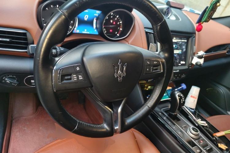 Used Maserati Levante 2018 3.0T Standard Edition Steering Wheel