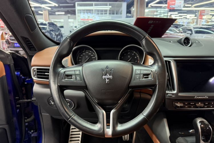 Used Maserati Levante 2018 3.0T Standard Edition Steering Wheel