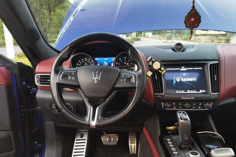 Used Maserati Levante 2018 3.0T Standard Edition Steering Wheel