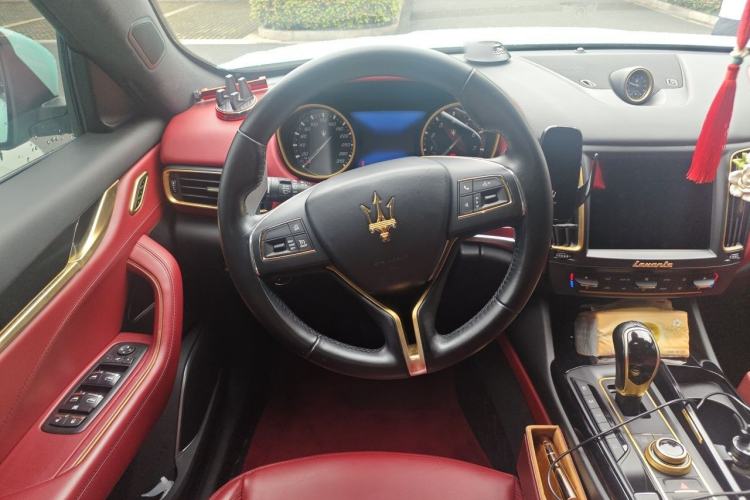Used Maserati Levante 2018 3.0T Standard Edition Steering Wheel