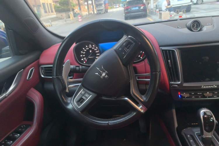 Used Maserati Levante 2018 3.0T Standard Edition Steering Wheel