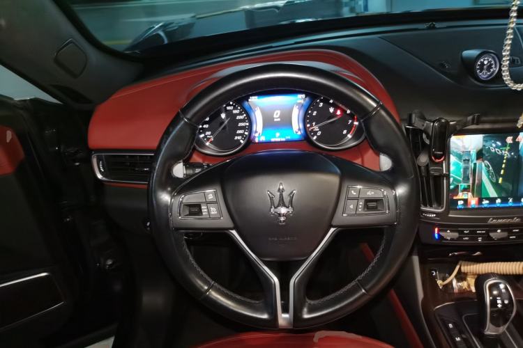 Used Maserati Levante 2018 3.0T Standard Edition Steering Wheel