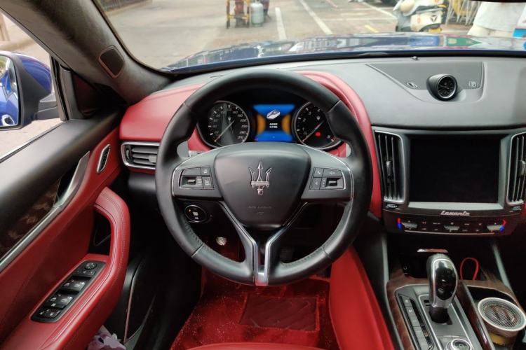 Used Maserati Levante 2018 3.0T Standard Edition Steering Wheel