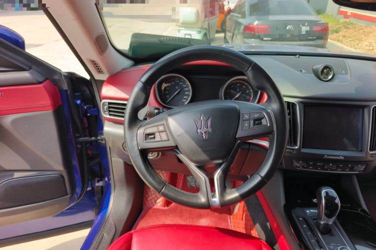 Used Maserati Levante 2018 3.0T Classic Edition Steering Wheel