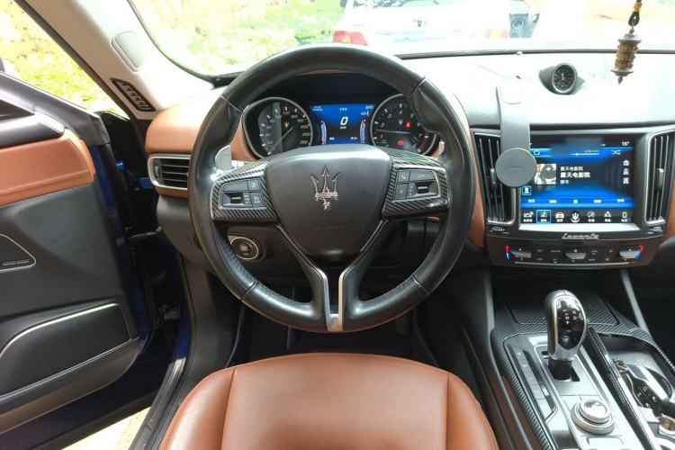 Used Maserati Levante 2018 3.0T Standard Edition Steering Wheel