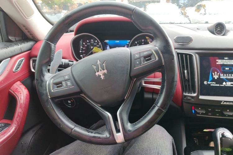 Used Maserati Levante 2018 3.0T Standard Edition Steering Wheel