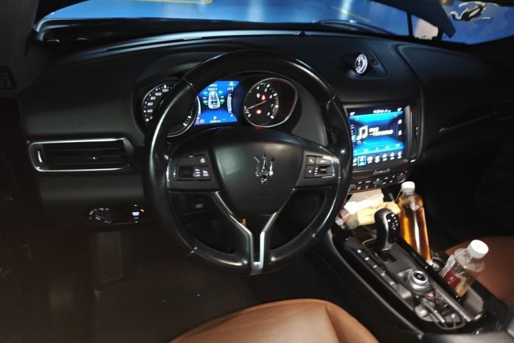 Used Maserati Levante 2018 3.0T Classic Edition Steering Wheel