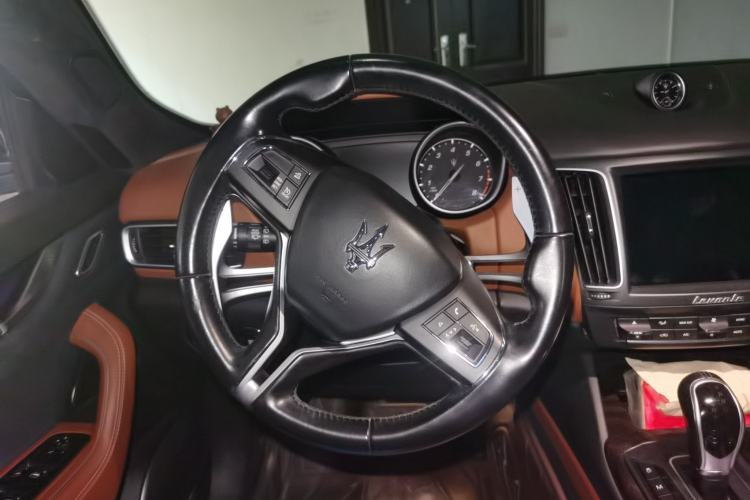 Used Maserati Levante 2018 3.0T Classic Edition Steering Wheel
