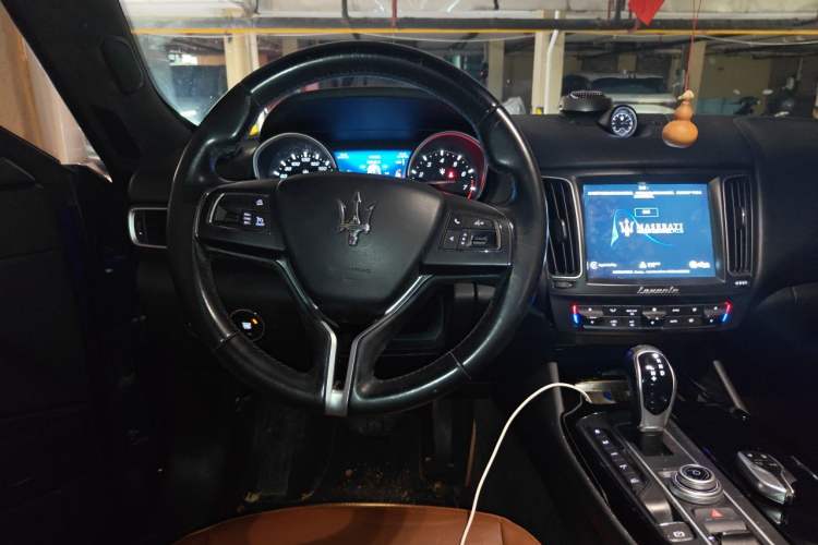Used Maserati Levante 2018 3.0T Classic Edition Steering Wheel