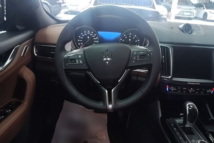 Used Maserati Levante 2018 3.0T Standard Edition Steering Wheel