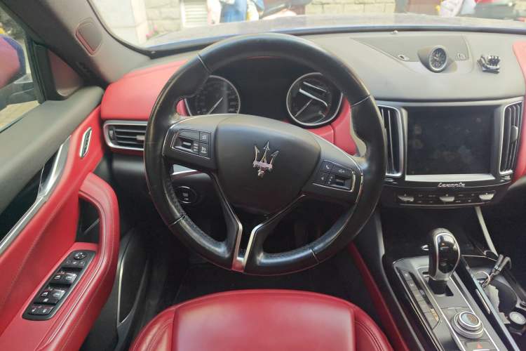 Used Maserati Levante 2018 3.0T Standard Edition Steering Wheel