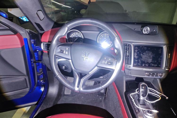 Used Maserati Levante 2018 3.0T Standard Edition Steering Wheel