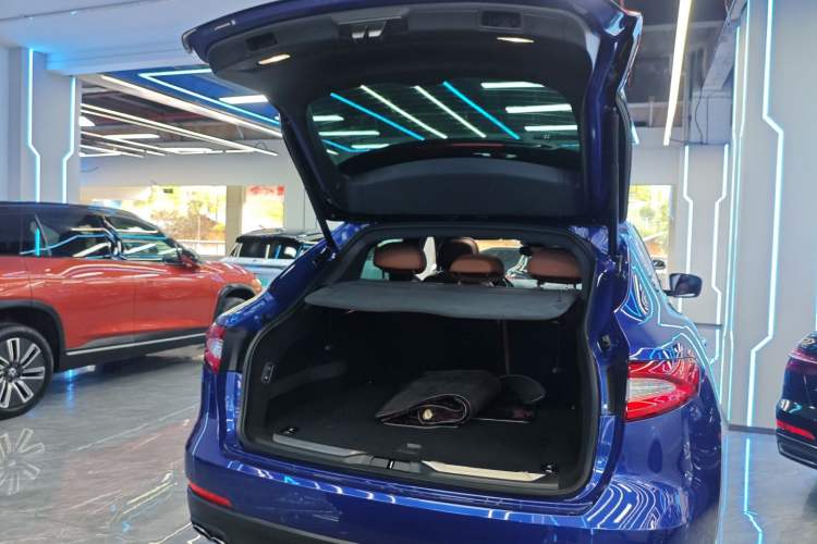Used Maserati Levante 2018 3.0T Classic Edition Trunk
