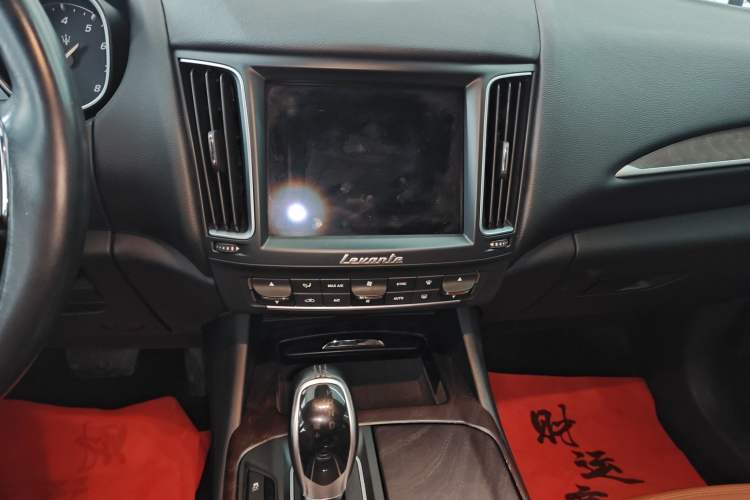Used Maserati Levante 2018 3.0T Classic Edition Audio And AC Panel