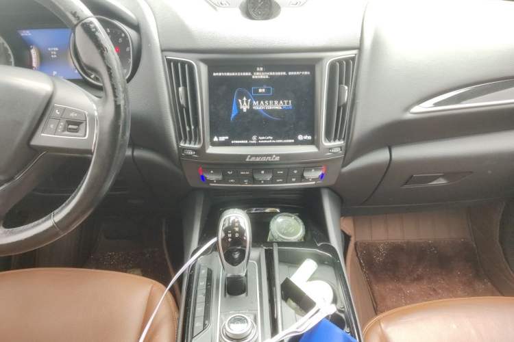 Used Maserati Levante 2018 3.0T Classic Edition Audio And AC Panel