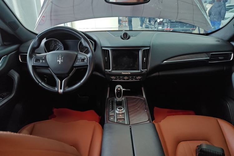 Used Maserati Levante 2018 3.0T Classic Edition Center Console