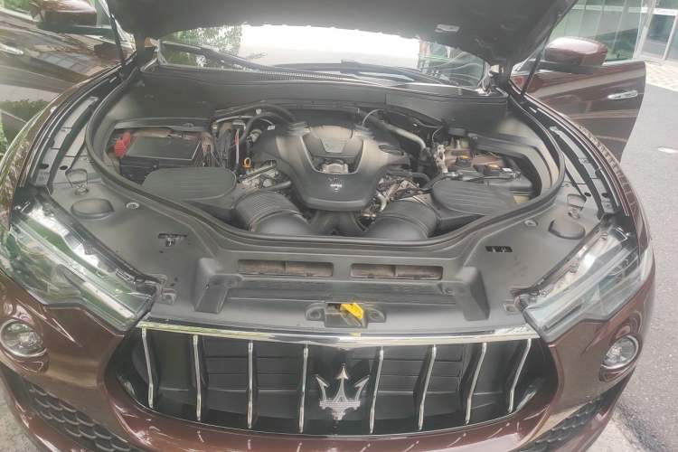 Used Maserati Levante 2018 3.0T Classic Edition Engine Bay