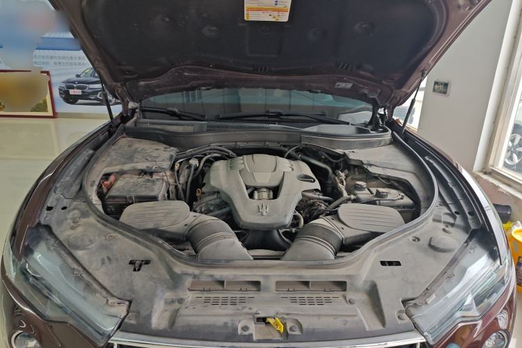 Used Maserati Levante 2018 3.0T Classic Edition Engine Bay