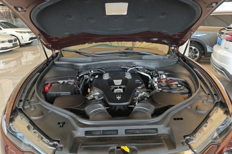 Used Maserati Levante 2018 3.0T Standard Edition Engine Bay