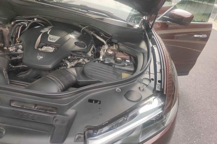Used Maserati Levante 2018 3.0T Classic Edition Engine Bay Left