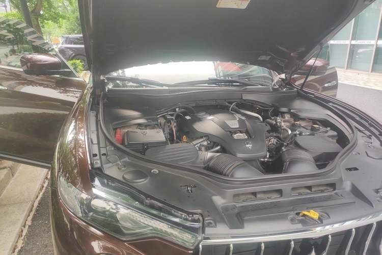 Used Maserati Levante 2018 3.0T Classic Edition Engine Bay Right