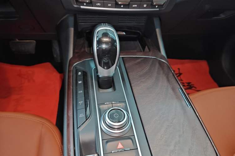 Used Maserati Levante 2018 3.0T Classic Edition Gear Lever