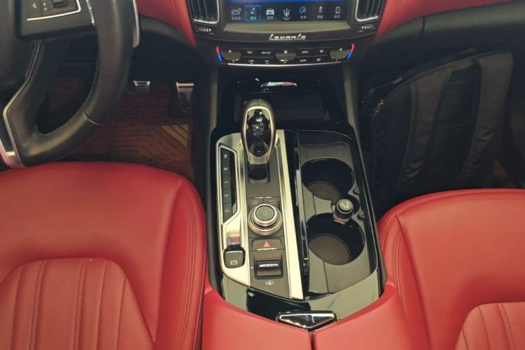 Used Maserati Levante 2018 3.0T Standard Edition Gear Lever