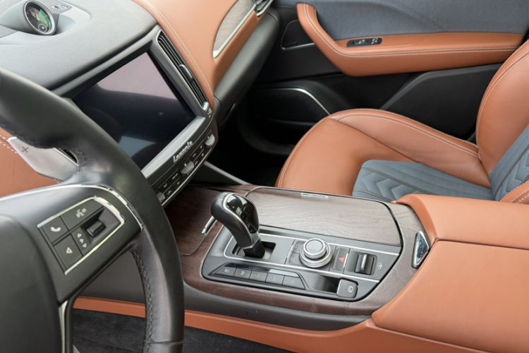 Used Maserati Levante 2018 3.0T Luxury Zegna Edition Interior 12