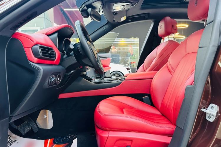 Used Maserati Levante 2018 3.0T Classic Edition Interior 4