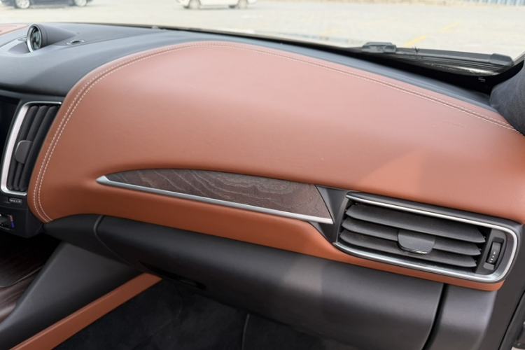 Used Maserati Levante 2018 3.0T Luxury Zegna Edition Interior 7