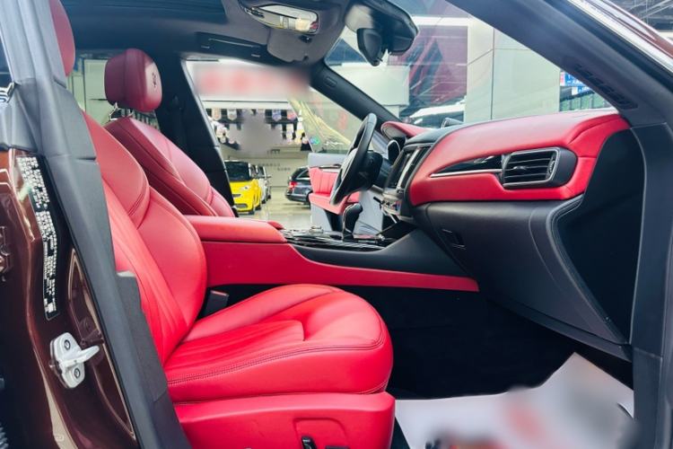 Used Maserati Levante 2018 3.0T Classic Edition Interior 8