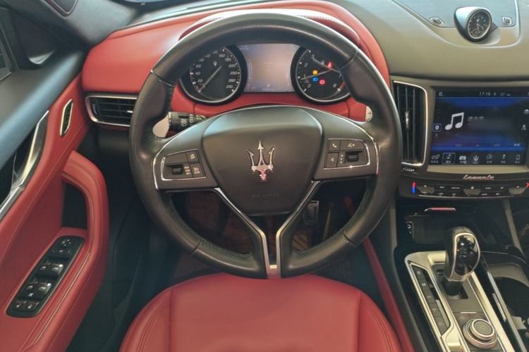 Used Maserati Levante 2018 3.0T Standard Edition Steering Wheel