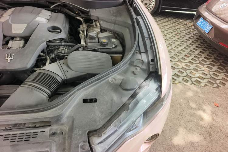 Used Maserati Levante 2018 3.0T Standard Edition Engine Bay Left