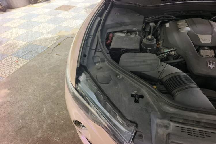 Used Maserati Levante 2018 3.0T Standard Edition Engine Bay Right