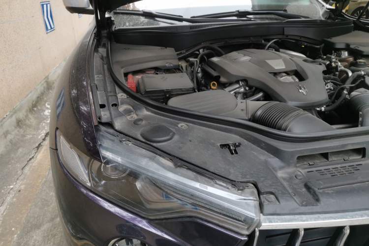 Used Maserati Levante 2018 3.0T S Sport Edition Engine Bay Right