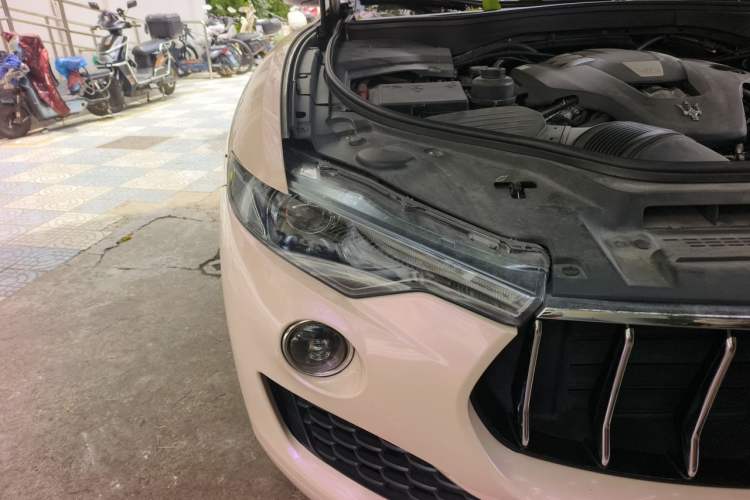 Used Maserati Levante 2018 3.0T Standard Edition Right Front Headlight