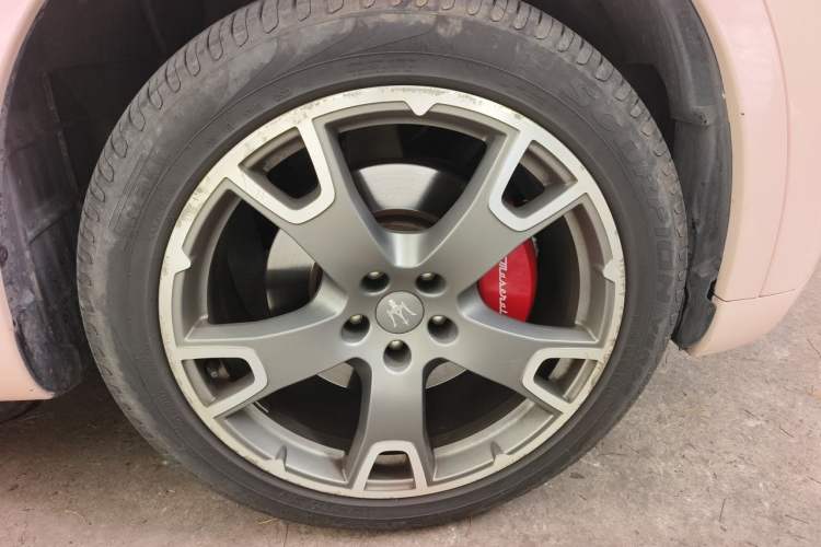 Used Maserati Levante 2018 3.0T Standard Edition Right Front Wheel Hub