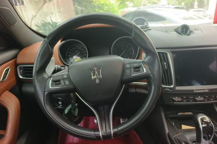 Used Maserati Levante 2018 3.0T Standard Edition Steering Wheel