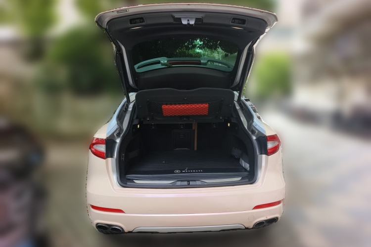 Used Maserati Levante 2018 3.0T Standard Edition Trunk