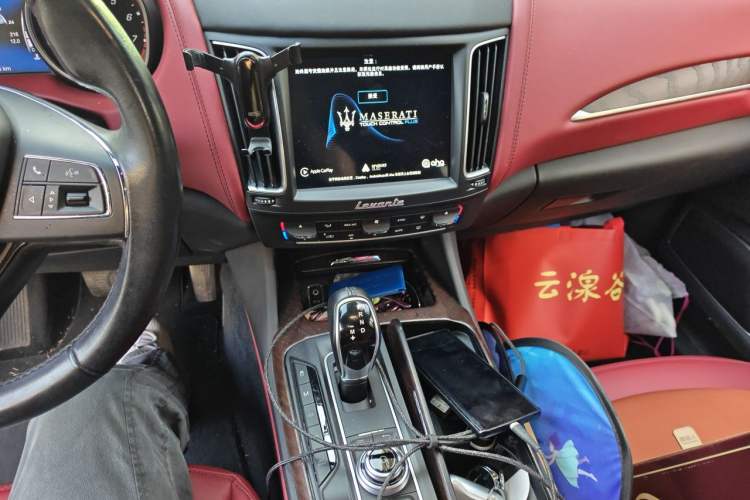 Used Maserati Levante 2018 3.0T Standard Edition Audio And AC Panel