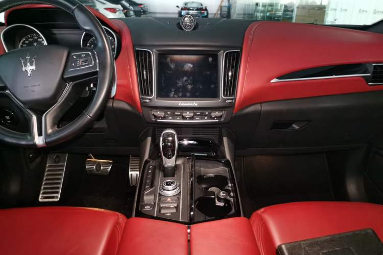 Used Maserati Levante 2018 3.0T Classic Edition Audio And AC Panel