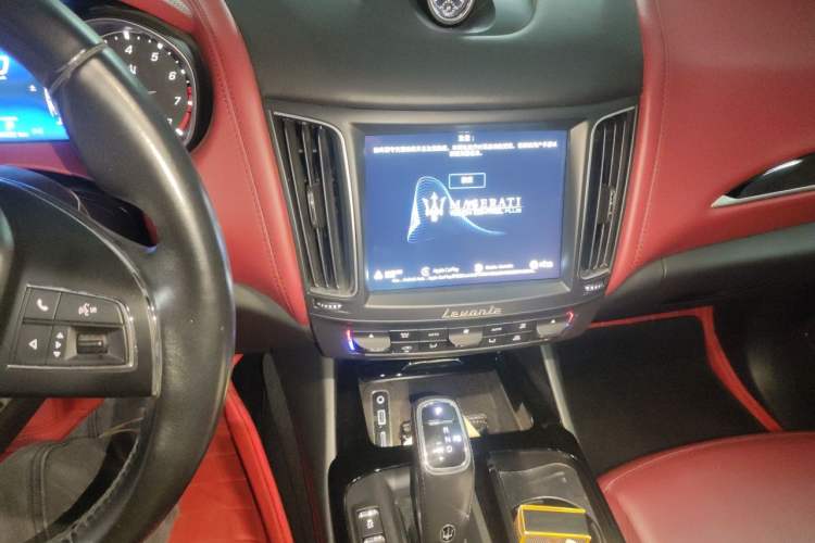Used Maserati Levante 2018 3.0T Classic Edition Audio And AC Panel