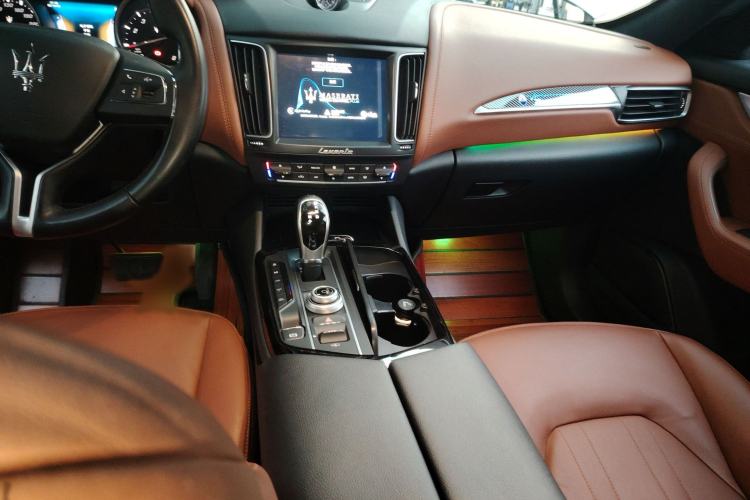 Used Maserati Levante 2018 3.0T Standard Edition Audio And AC Panel