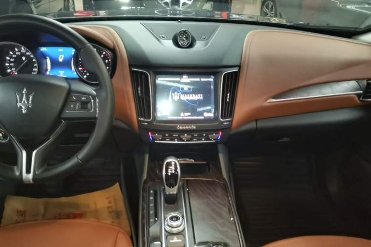 Used Maserati Levante 2018 3.0T Classic Edition Audio And AC Panel