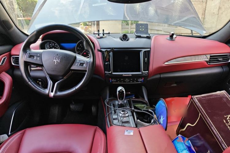 Used Maserati Levante 2018 3.0T Standard Edition Center Console